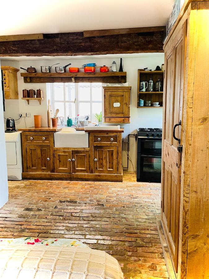 The Beehive, Ground Floor Apartment In Norfolk, No Shared Amenities Даунем-Маркет Екстер'єр фото