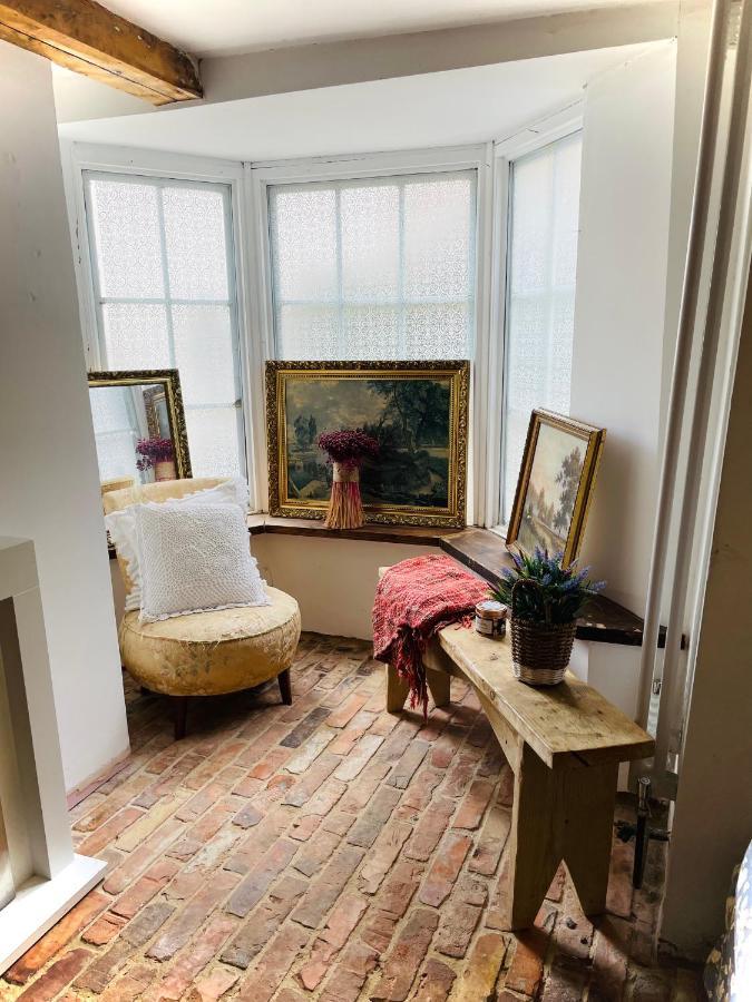 The Beehive, Ground Floor Apartment In Norfolk, No Shared Amenities Даунем-Маркет Екстер'єр фото