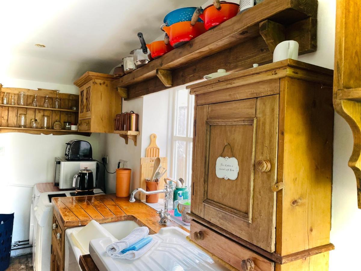 The Beehive, Ground Floor Apartment In Norfolk, No Shared Amenities Даунем-Маркет Екстер'єр фото