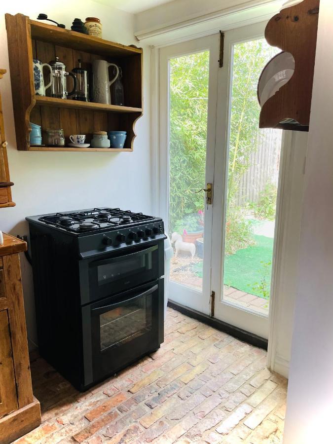 The Beehive, Ground Floor Apartment In Norfolk, No Shared Amenities Даунем-Маркет Екстер'єр фото