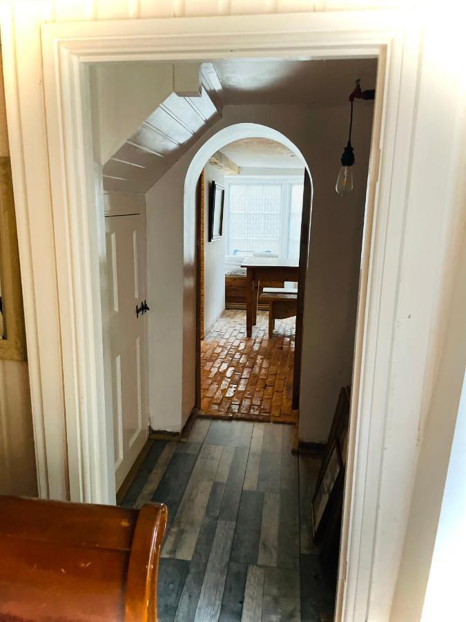 The Beehive, Ground Floor Apartment In Norfolk, No Shared Amenities Даунем-Маркет Екстер'єр фото